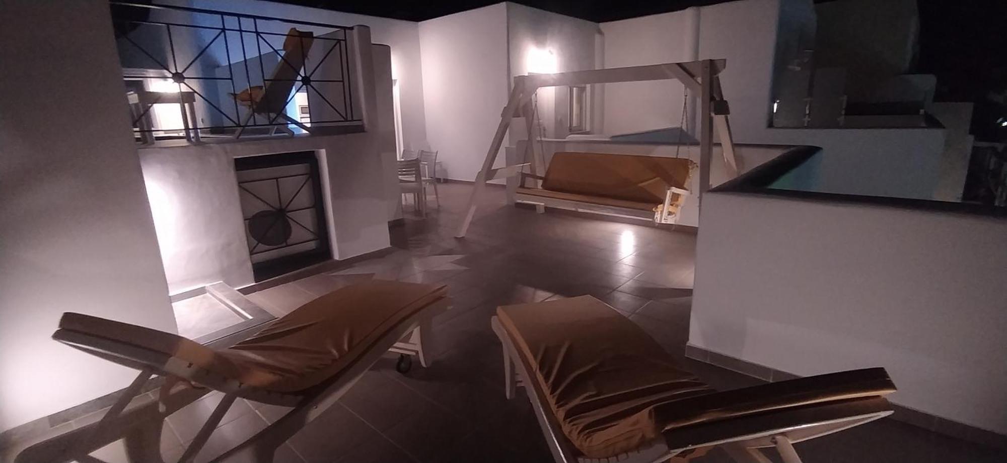 Chariot Apartments Santorini Kamári الغرفة الصورة